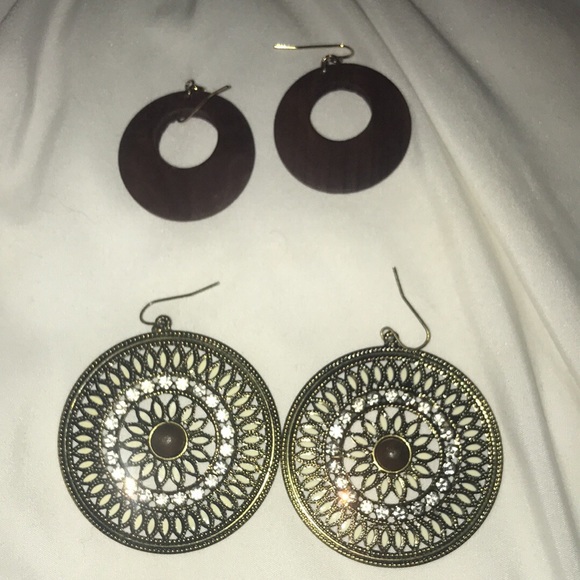 Earrings - Picture 1 of 2